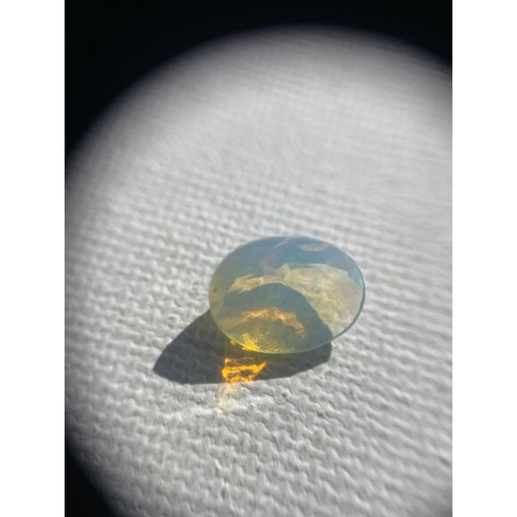 2 carat Welo Opal - Oval Cut - Picture 6 of 9